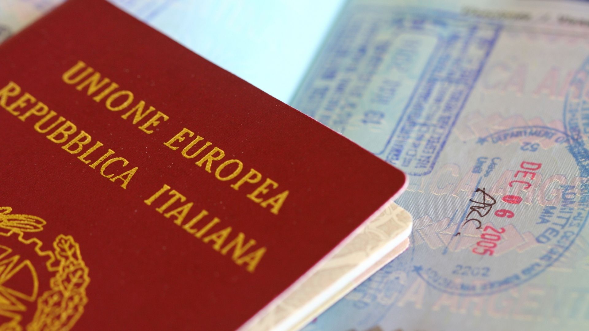 Entenda a importância do aire e passaporte italiano e saiba por que a inscrição vem antes para garantir seu direito à cidadania italiana.