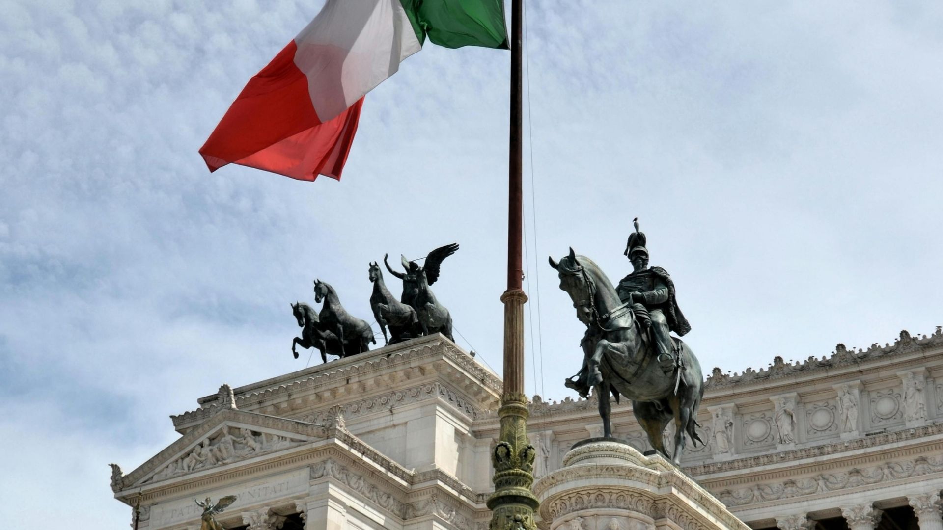 Descubra como erros de tradução podem prejudicar seu pedido de cidadania italiana e veja dicas para evitar problemas na via judicial.