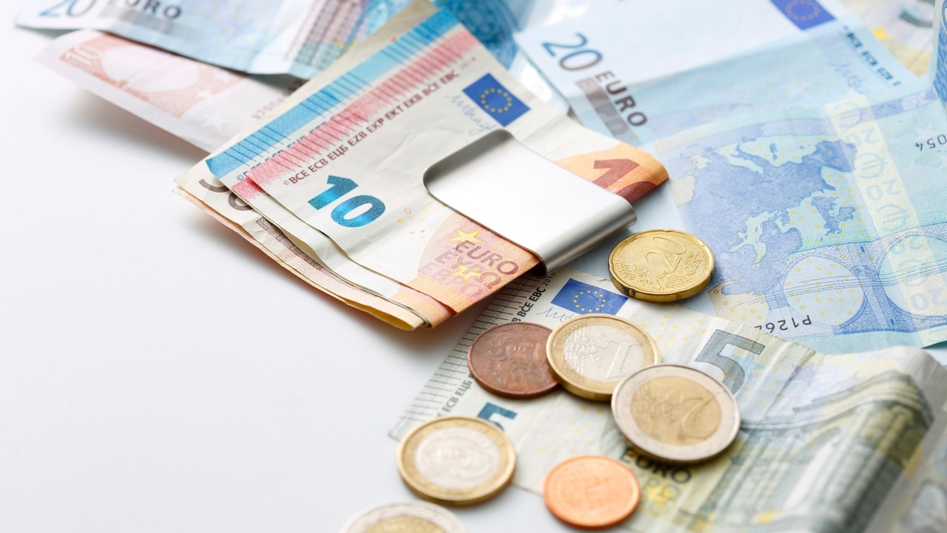 Descubra quanto custa cidadania italiana via judicial