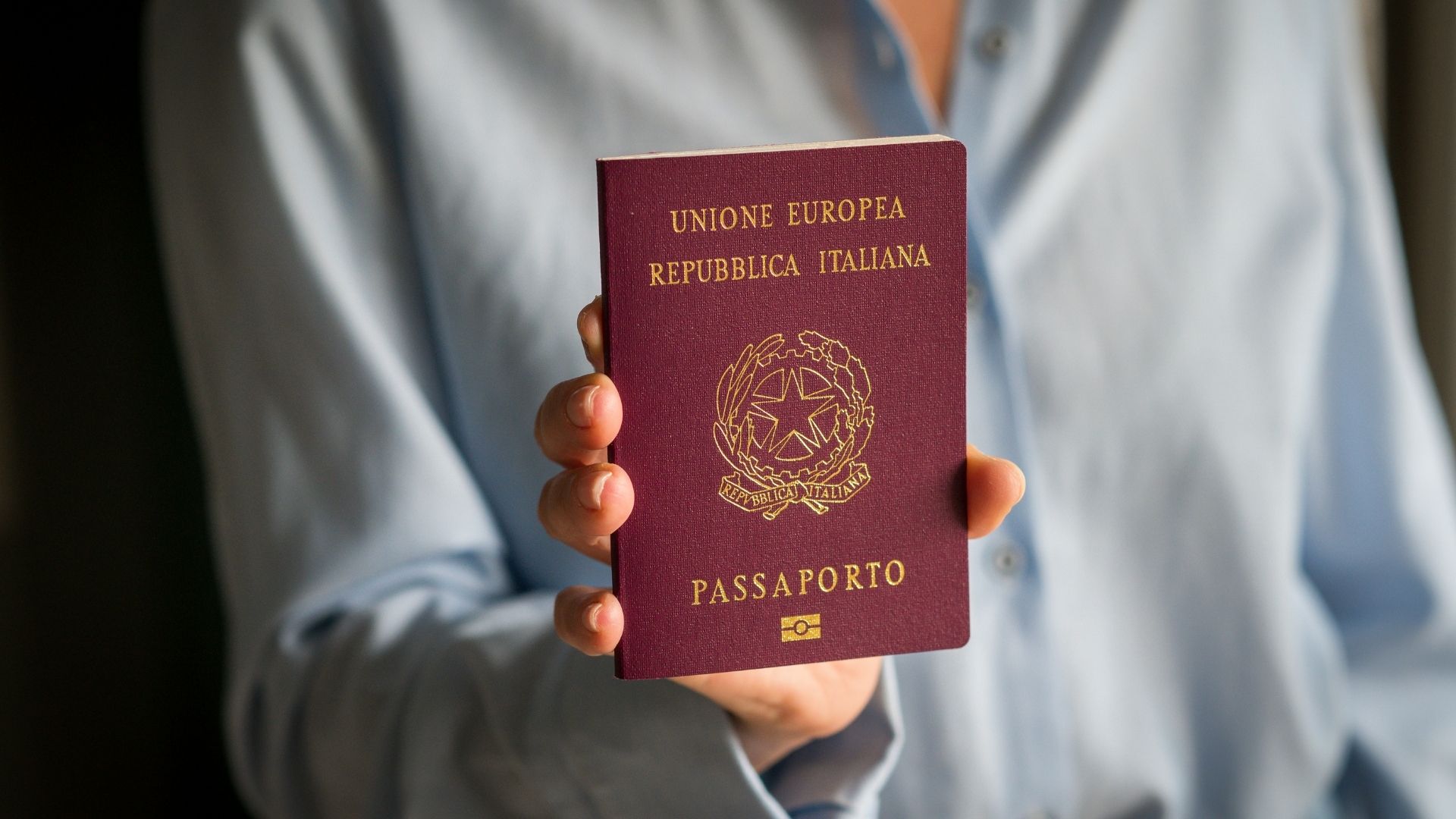 Saiba o custo do passaporte italiano em 2026 e como garantir seu direito com assessoria especializada em cidadania italiana via judicial.