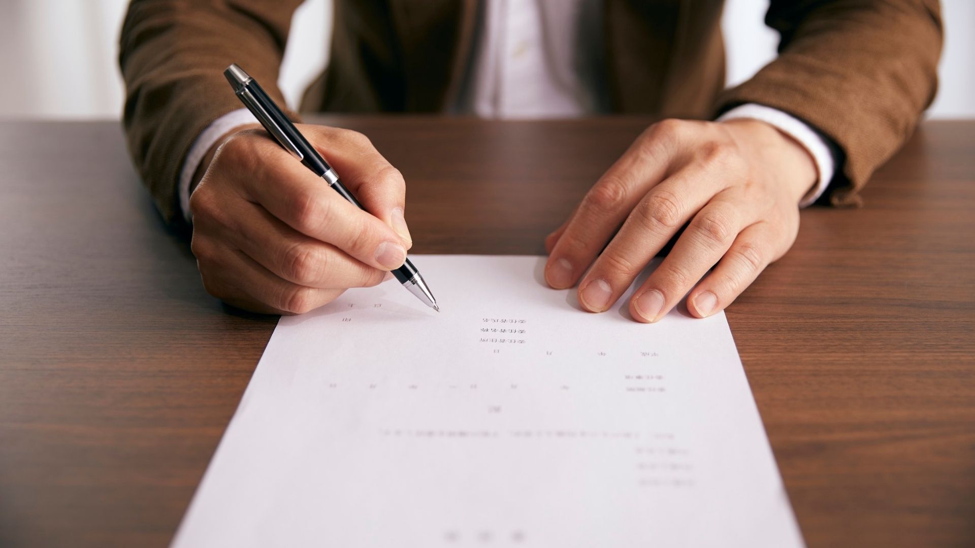 Saiba quando a retificação de documentos para cidadania italiana é necessária e como garantir seu direito com ajuda especializada.