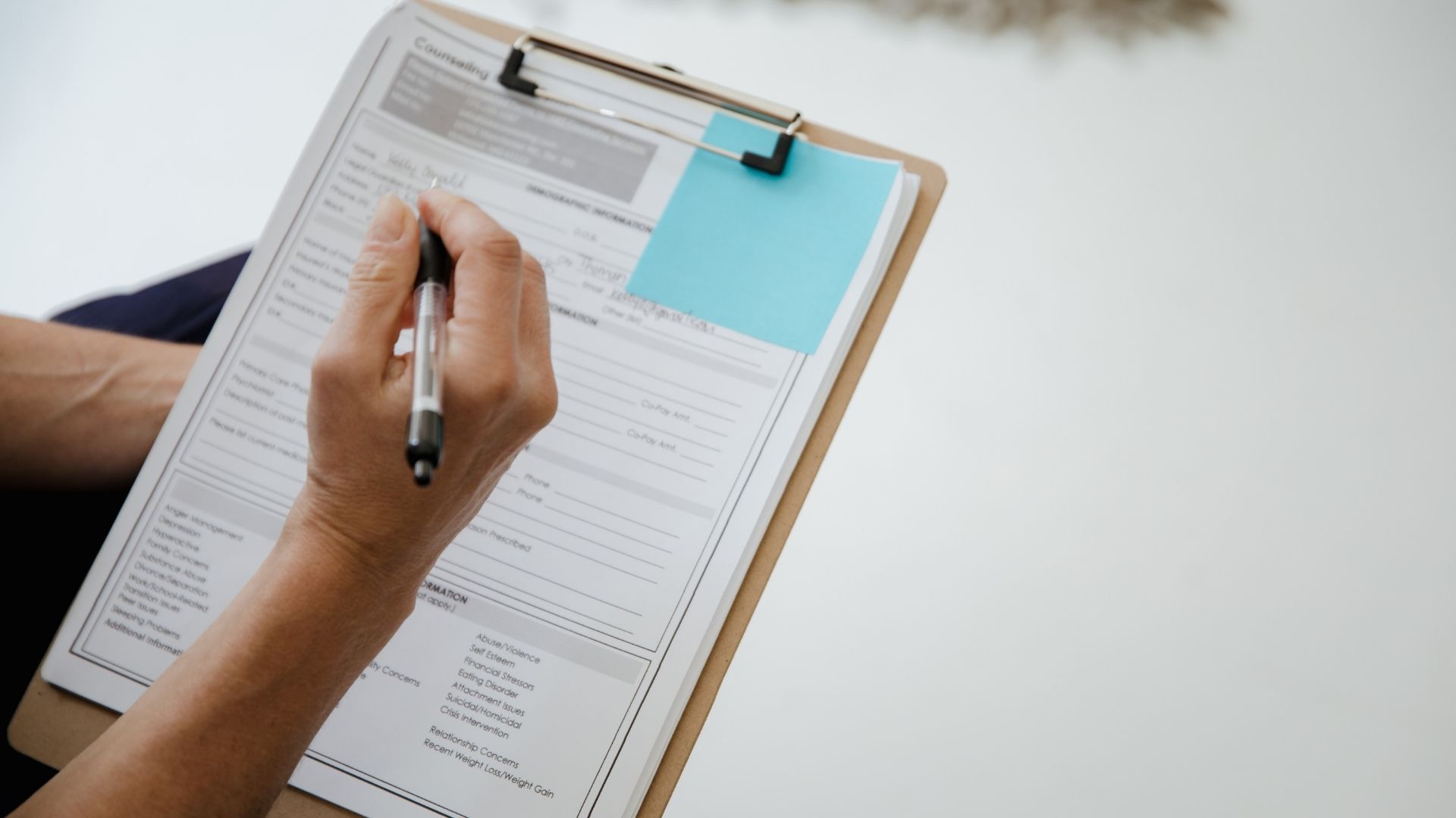 Confira o checklist completo de tradução juramentada e apostilamento para cidadania italiana e evite erros no processo judicial